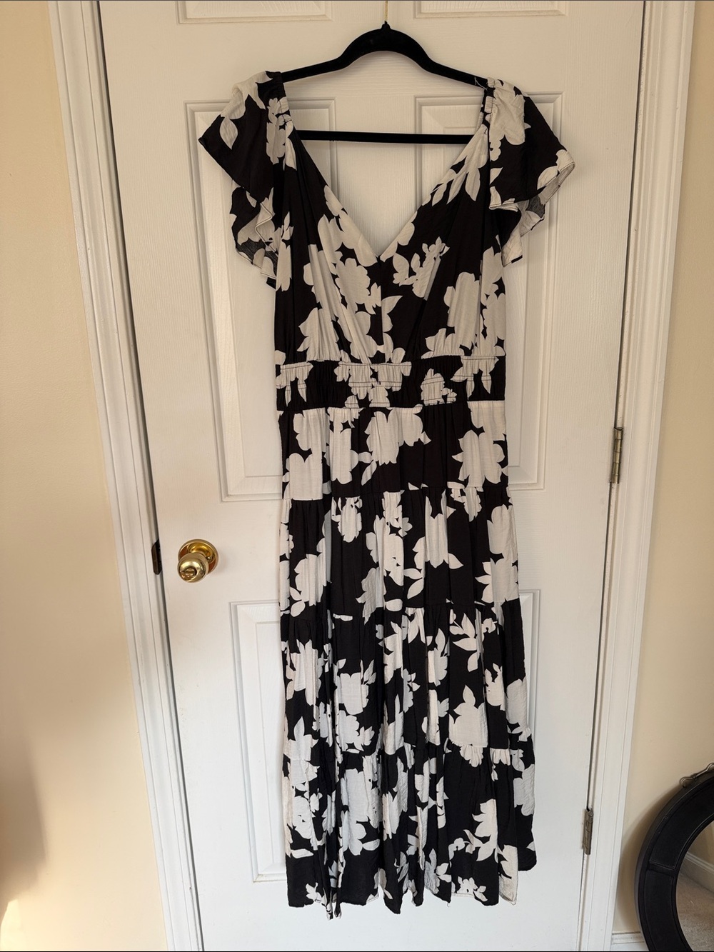 Rachel Zoe Black and White Floral V‑Neck Midi Dress